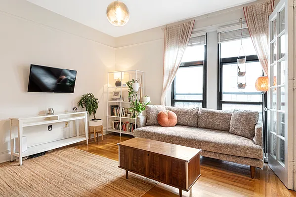 Rented by Compass | media 7