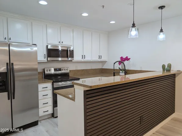 4704 E PARADISE VILLAGE Parkway #206, Phoenix, AZ 85032