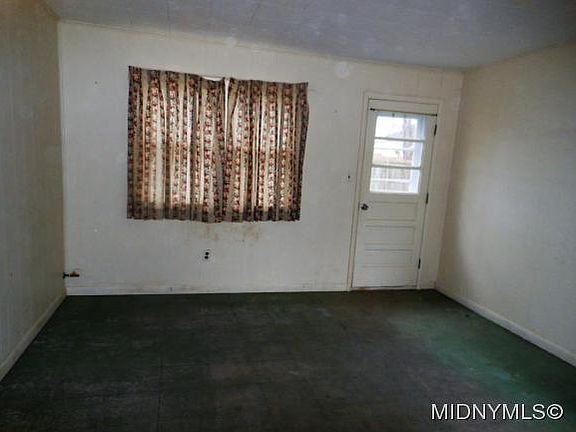 5th image of 18 Larchmont Dr