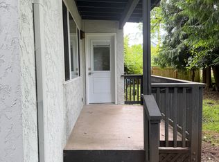 929 N 167th St APT 2, Seattle, WA 98133