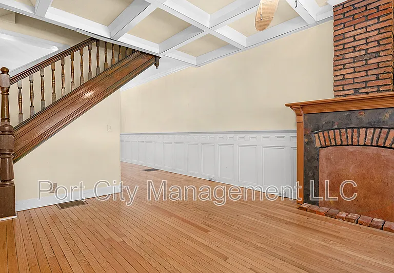 430 W 23rd St — Photo 11