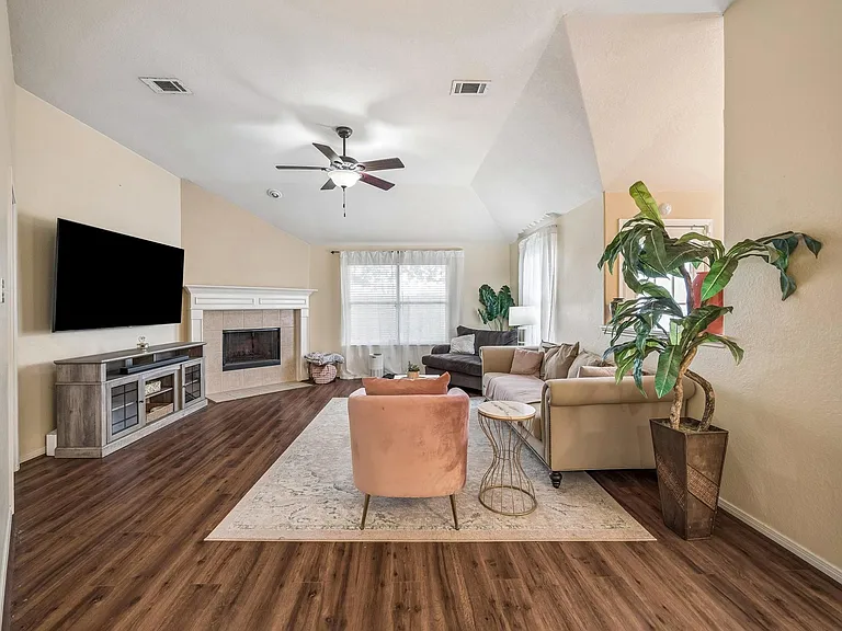 24027 Floragate Dr — Photo 6