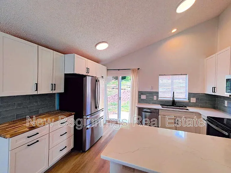 5560 Montgomery Ter — Photo 5