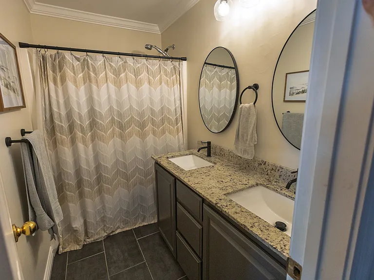 303 Spike Ln — Photo 16