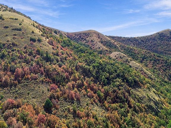 2nd image of 3000 E Canyon Rd