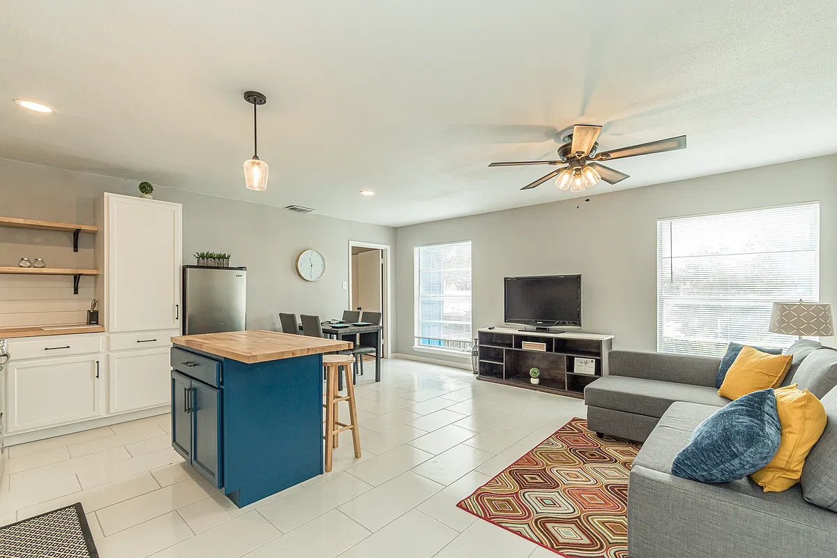 Building Photo - 346 Natalen Ave #3VERY
