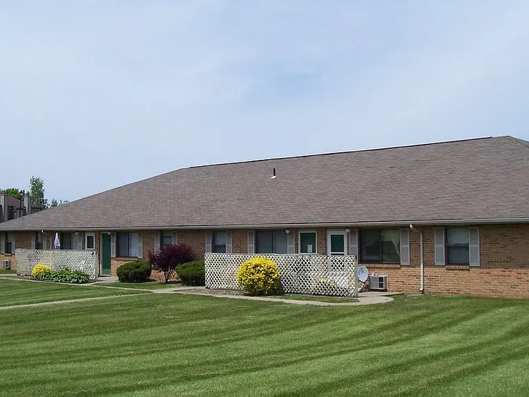 Abbington Village Apartments — Photo 2
