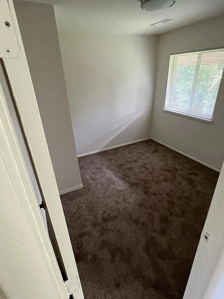 1 bed, 950 sqft, $1,900 — Photo 4