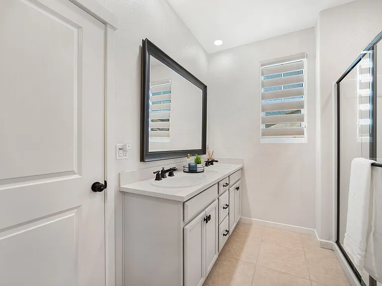 153 E Central Pkwy — Photo 33
