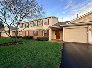 400 Woodview Cir APT A, Elgin, IL 60120