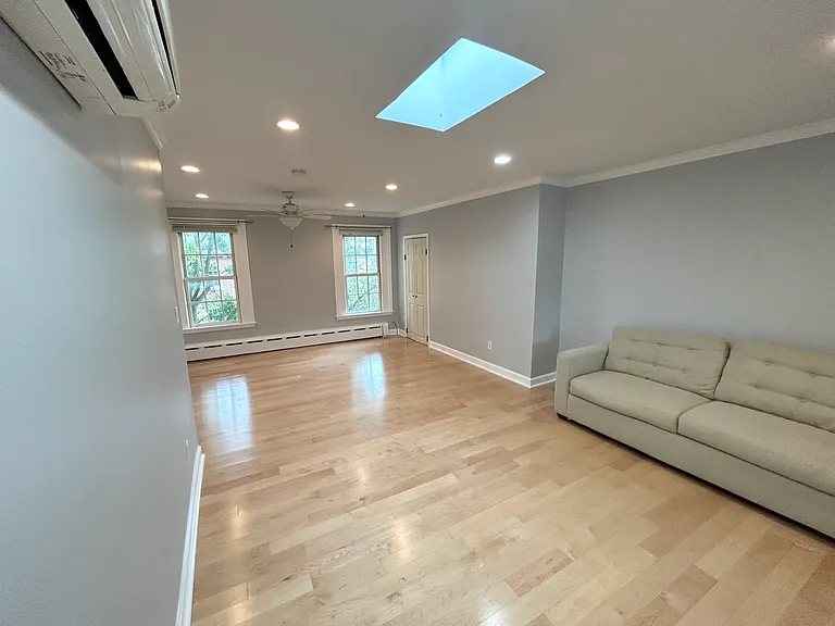 113 Catharine St #3 — Photo 9