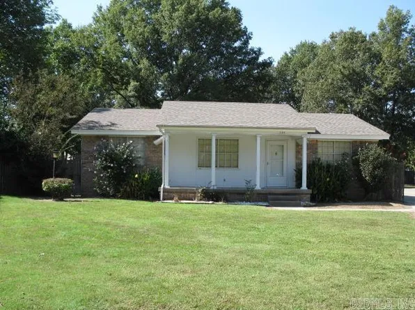1104 S Cedar St, Stuttgart, AR 72160