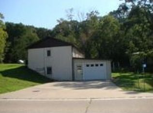 19736 Mud Lake Rd, Dubuque, IA 52001