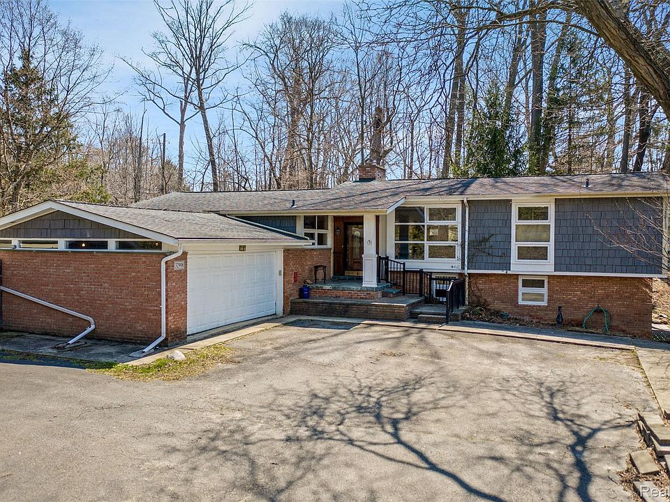1st image of 32998 Biddestone Ln