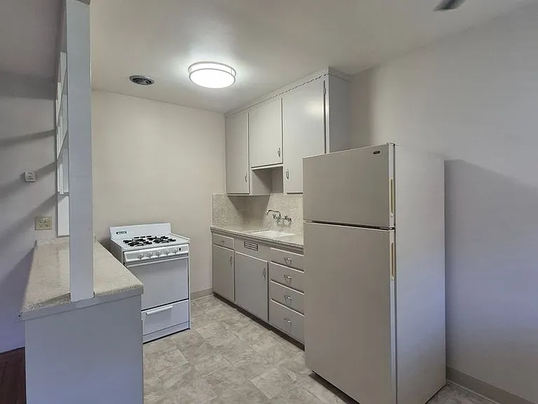 2508 L Street Classic Midtown Living — Photo 12