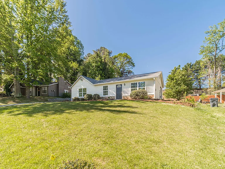 594 Harvard Dr — Photo 27