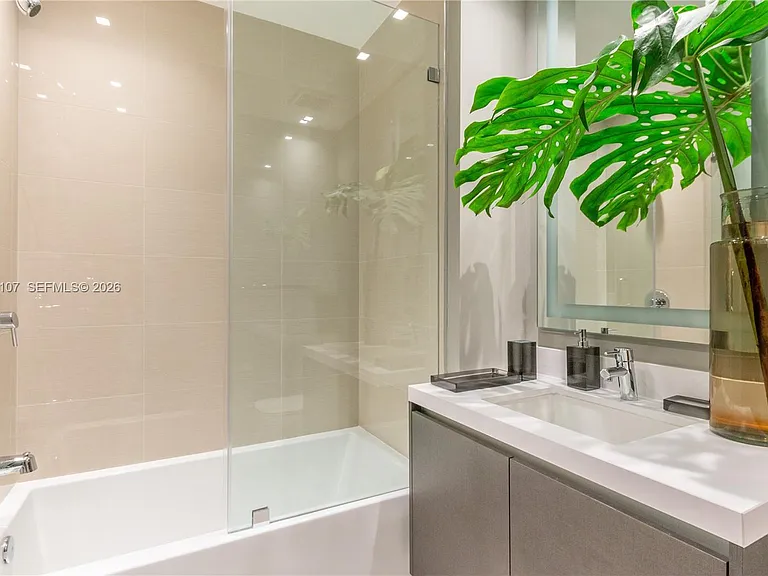 851 NE 1st Ave #Penthouse 4611-4611 — Photo 57
