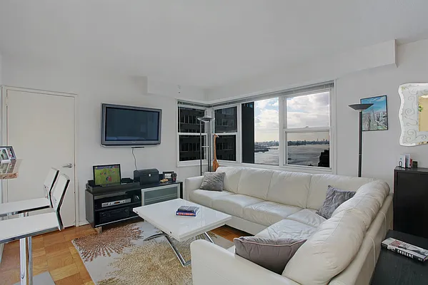 Rented by Oxford Property Group | media 7