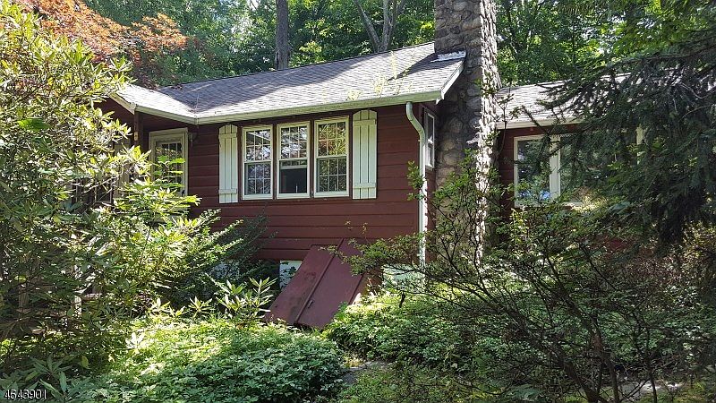 1st image of 1078 Lakeside Dr E