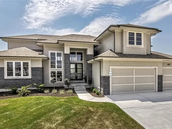 7924 Noble St, Shawnee, KS 66226