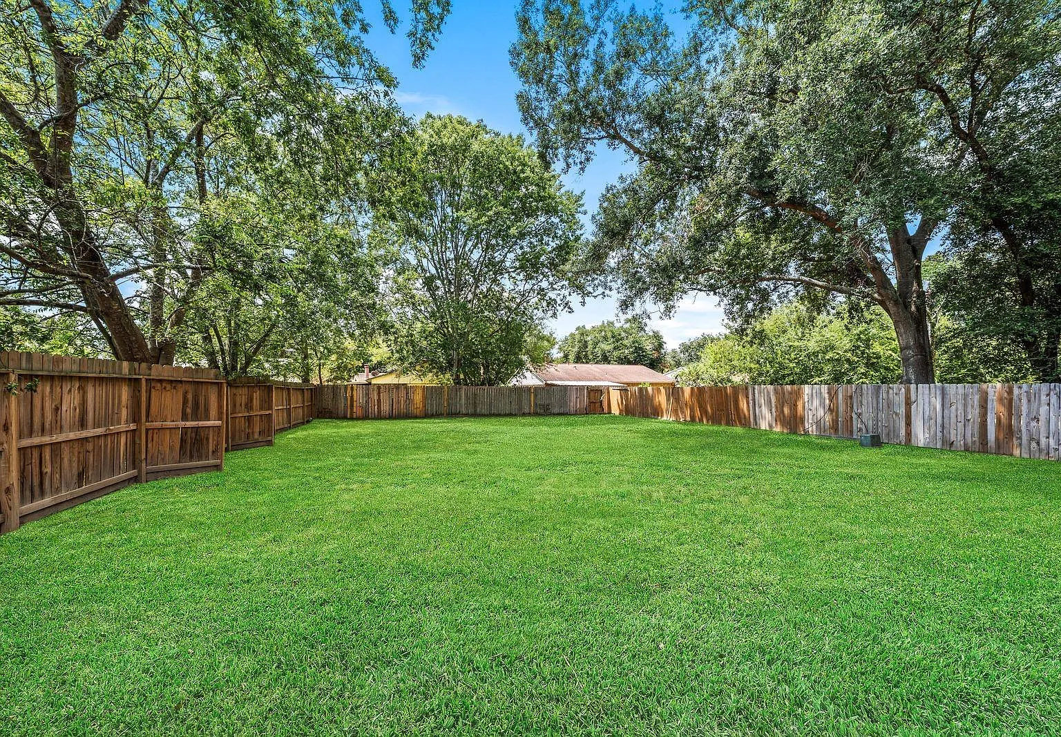 3 bed, 2.0 bath, 1555 sqft, $1,700 — Photo 3