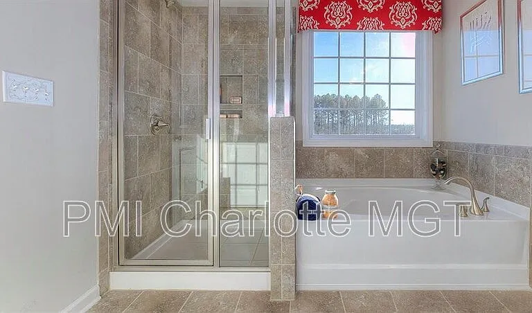 1120 Walbury Hl — Photo 23