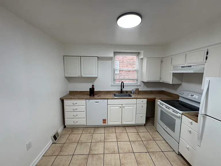 1134 E Mount Airy Ave #2 — Photo 9