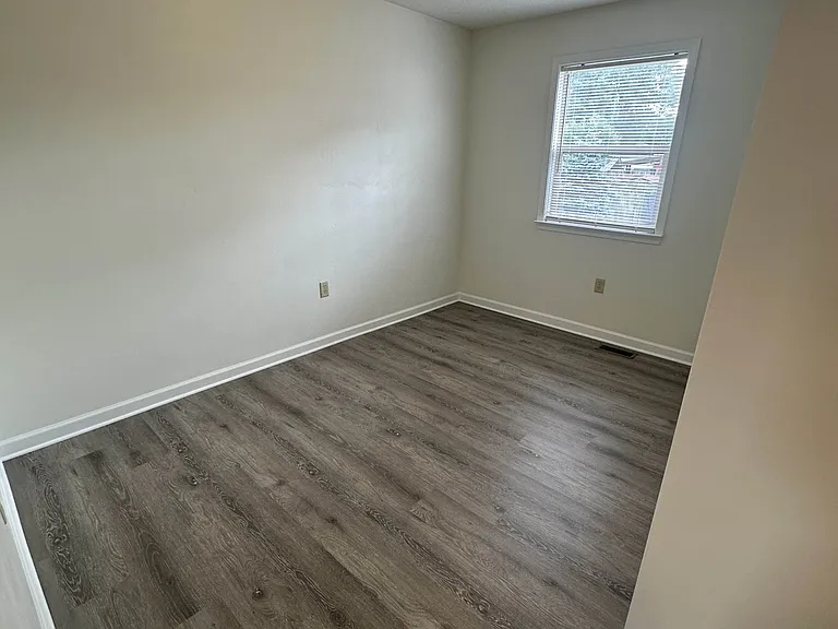 10 Lawrence Pl — Photo 5