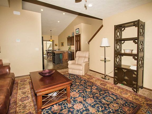 4th image of 802 E El Dorado Ct