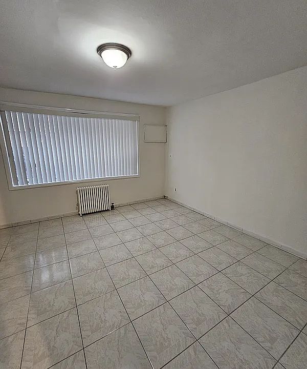 2nd image of 189 Devoe St #1A