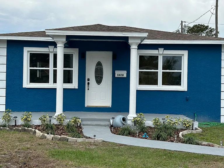 3428 Ithaca St N — Photo 1