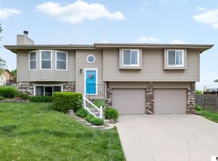 2302 Corn Dr, Papillion, NE 68046