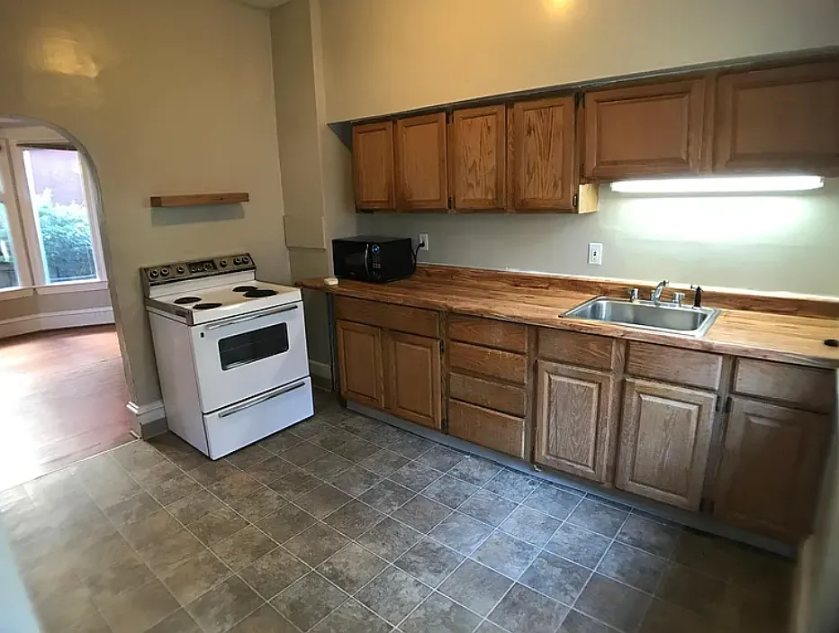 4 bed, 1700 sqft, $3,195 — Photo 3
