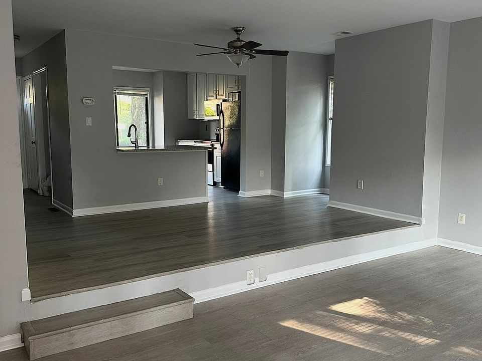 1st image of 12498 Oakwood Dr