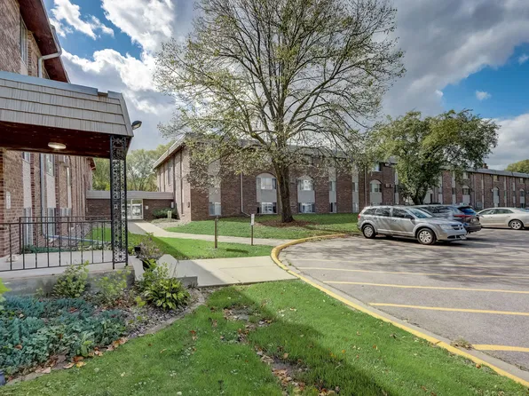 Rose 8 Estates, 3050 Old Highway 8 APT 218, Saint Paul, MN 55113