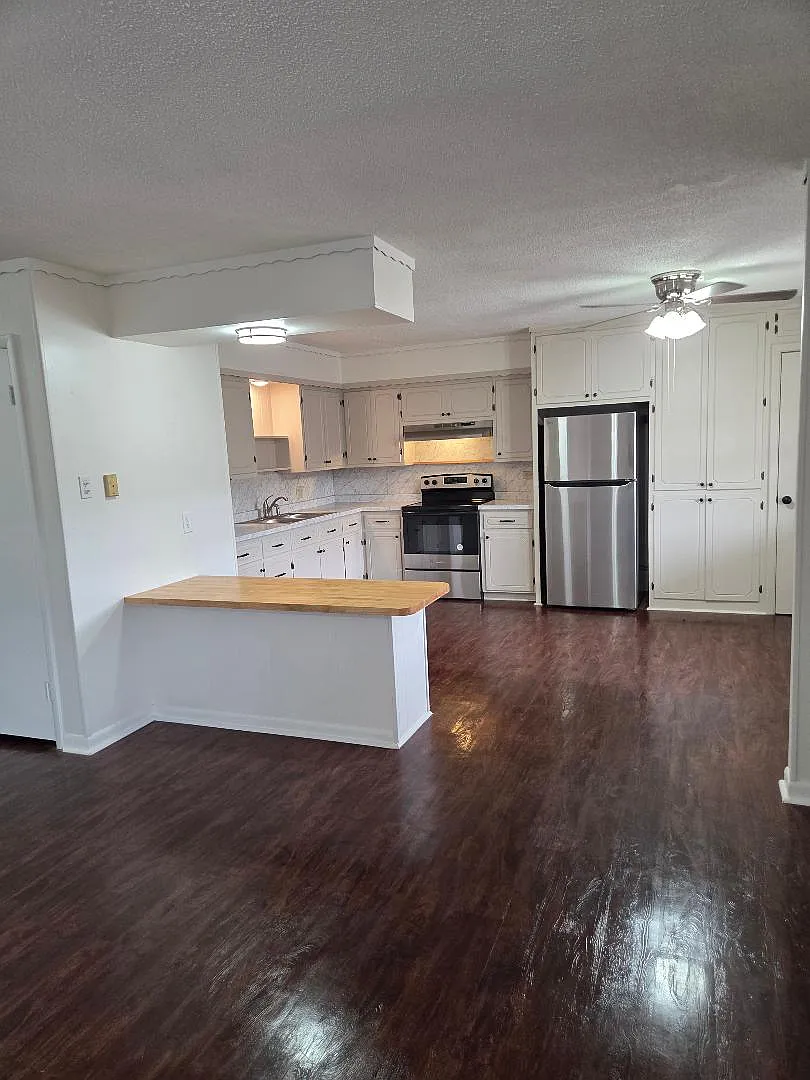 2 bed, 1090 sqft, $1,050 — Photo 1