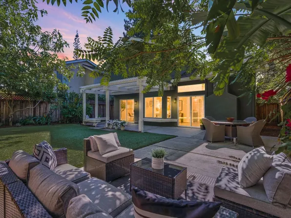 821 Whitehall Ln, Redwood City, CA 94061