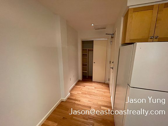 4th image of 27 Peterborough St #293