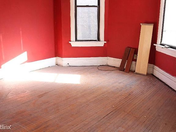3rd image of 3521 N Wilton Ave #Unt3f