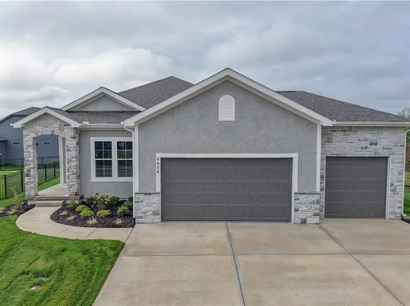 4528 SW Berkshire Dr, Lees Summit, MO 64083