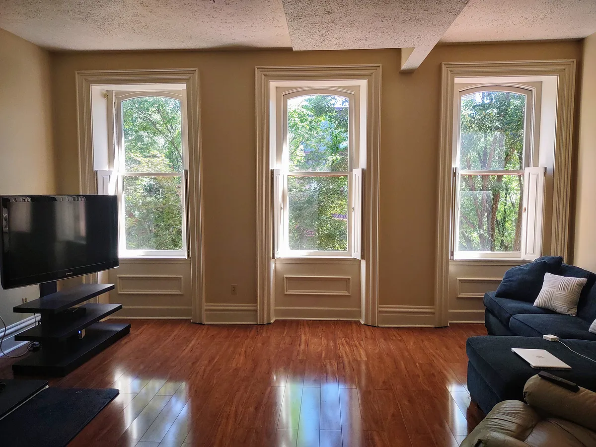 Building Photo - 1328 Liverpool St #2
