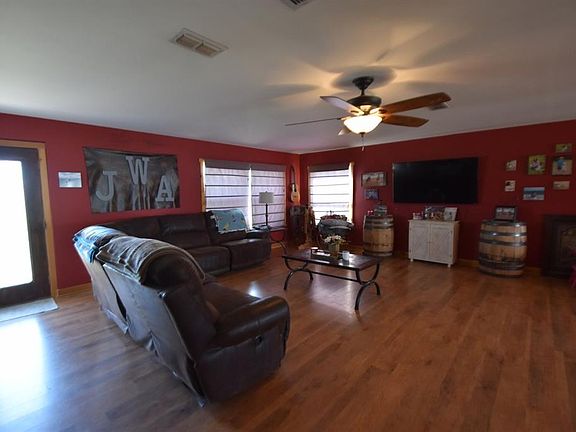 4th image of 2600 Horsemans Dr