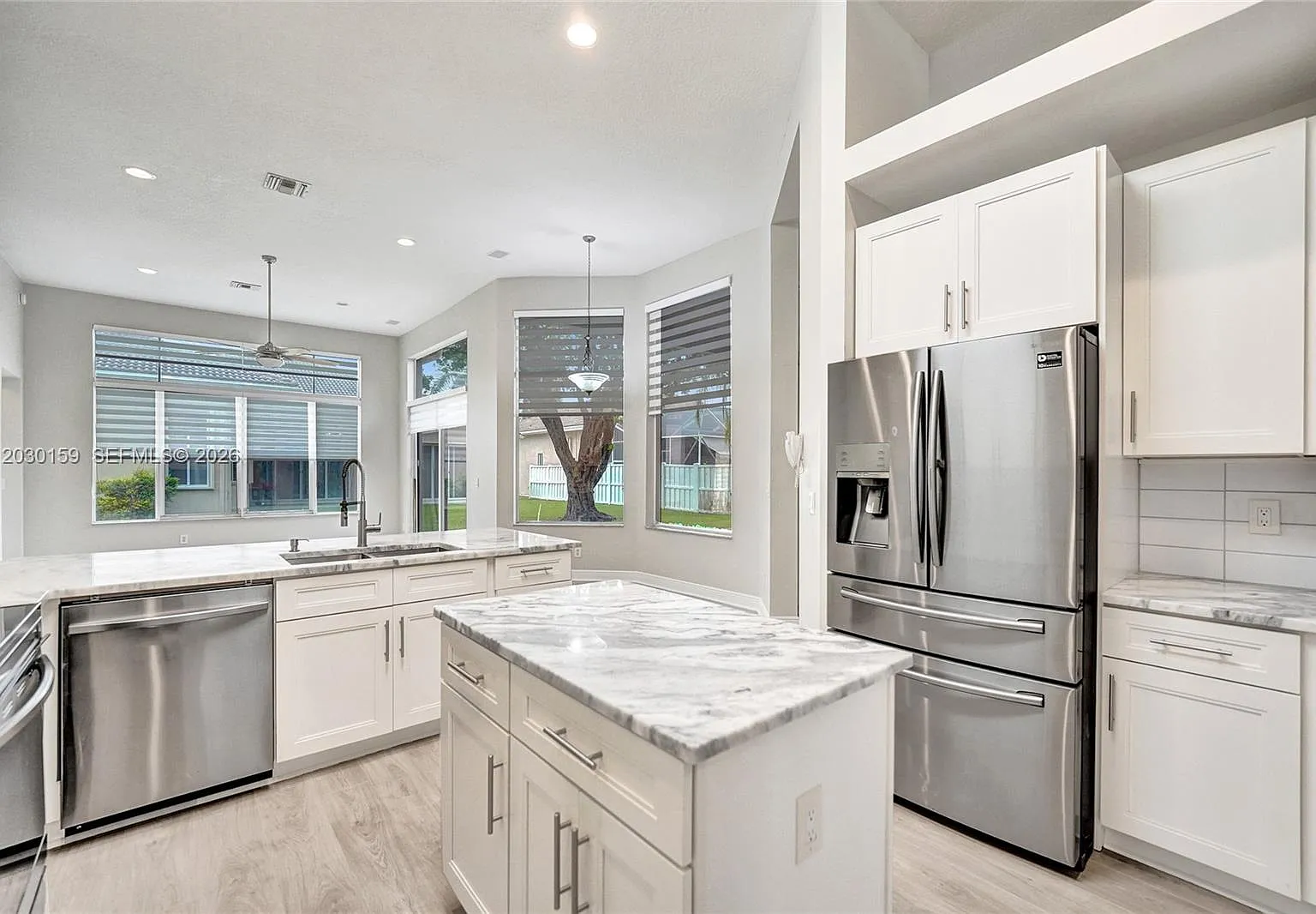 5 bed, 3.5 bath, 2834 sqft, $5,700 — Photo 2