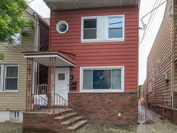4th image of 289 Chestnut St Floor 2