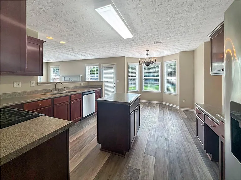 1210 Skylar Ridge Cir — Photo 15
