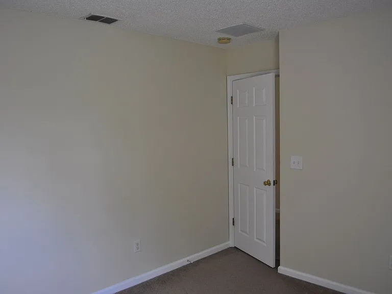 89 Berkshire Ln — Photo 17