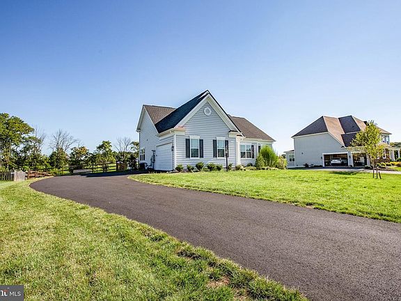 4th image of 8503 Sawtooth Ln