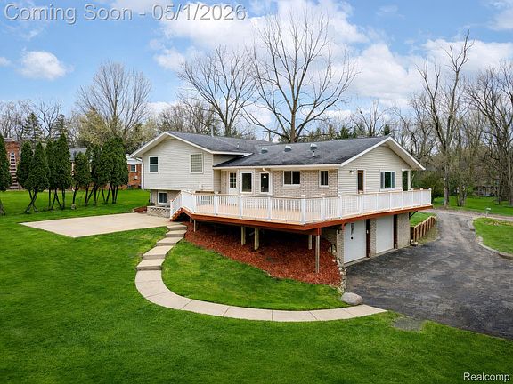 3rd image of 771 Edgewood Dr