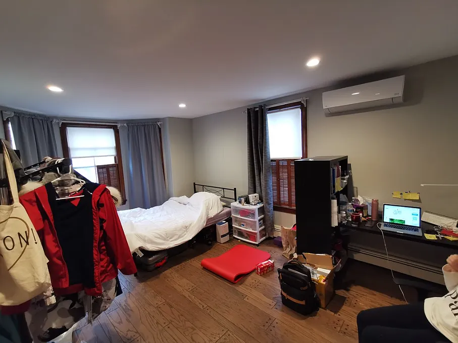 3 bed, 999 sqft, $4,500 — Photo 3