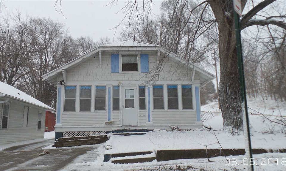 1st image of 921 22nd St